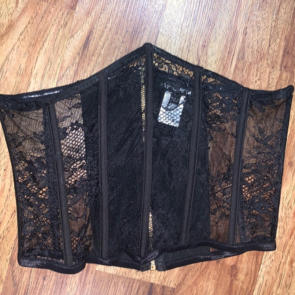 FASHIONOVA  CORSET LACED TOP
